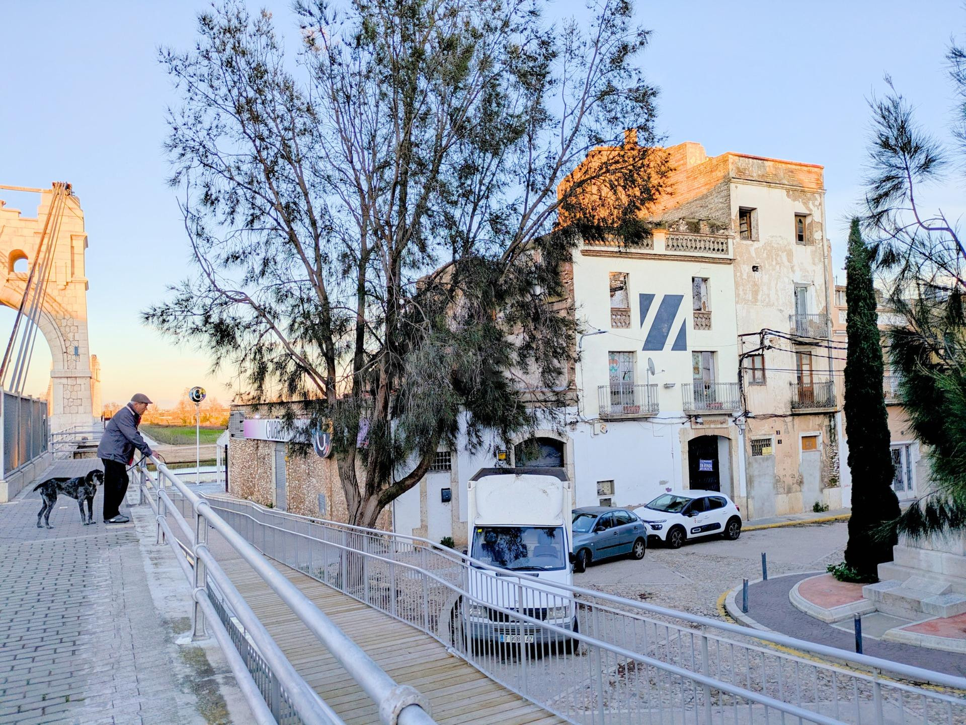LOCAL COMERCIAL CON VISTAS AL RIO
