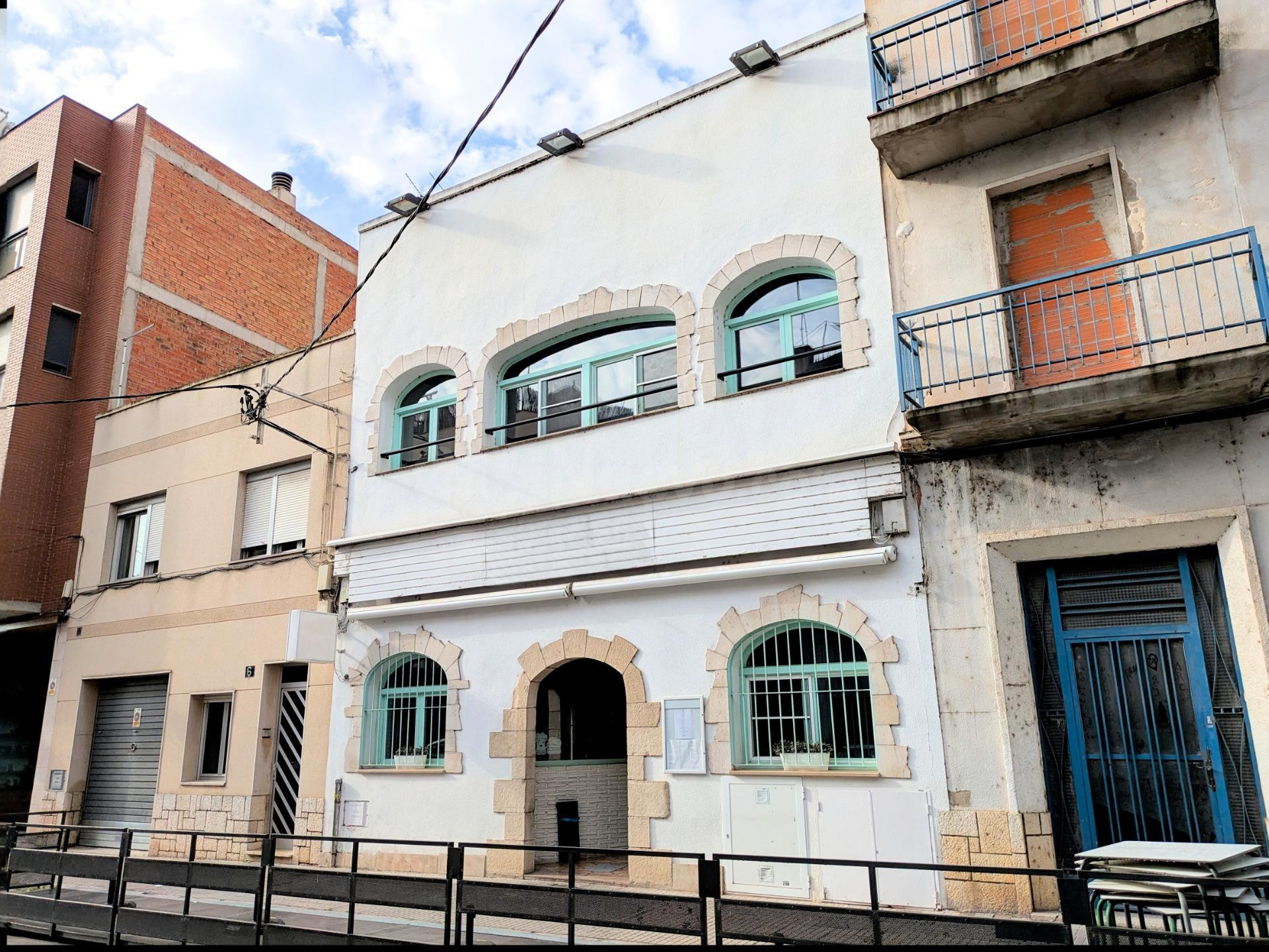 EN VENTA LOCAL RESTAURANTE CÉNTRICO CON VOLADIZO LIBRE EN AMPOSTA