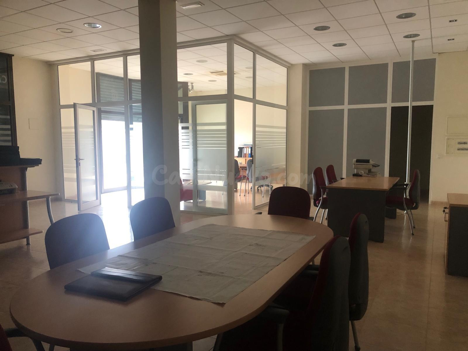 Oficina y local  en venta