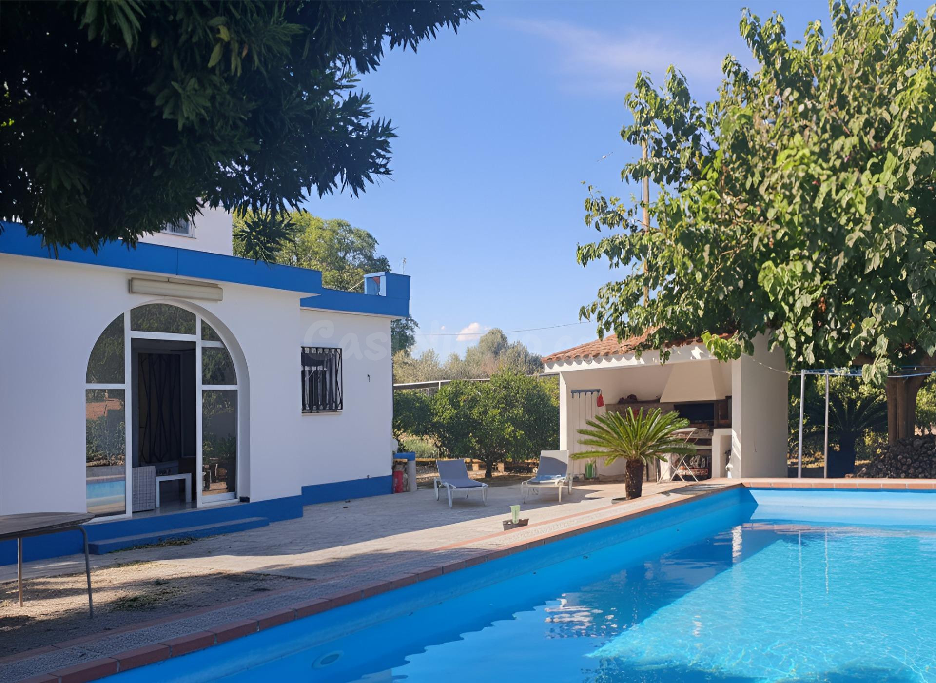 DOS CHALETS EN VENTA EN TERRENO DE 4.700m2