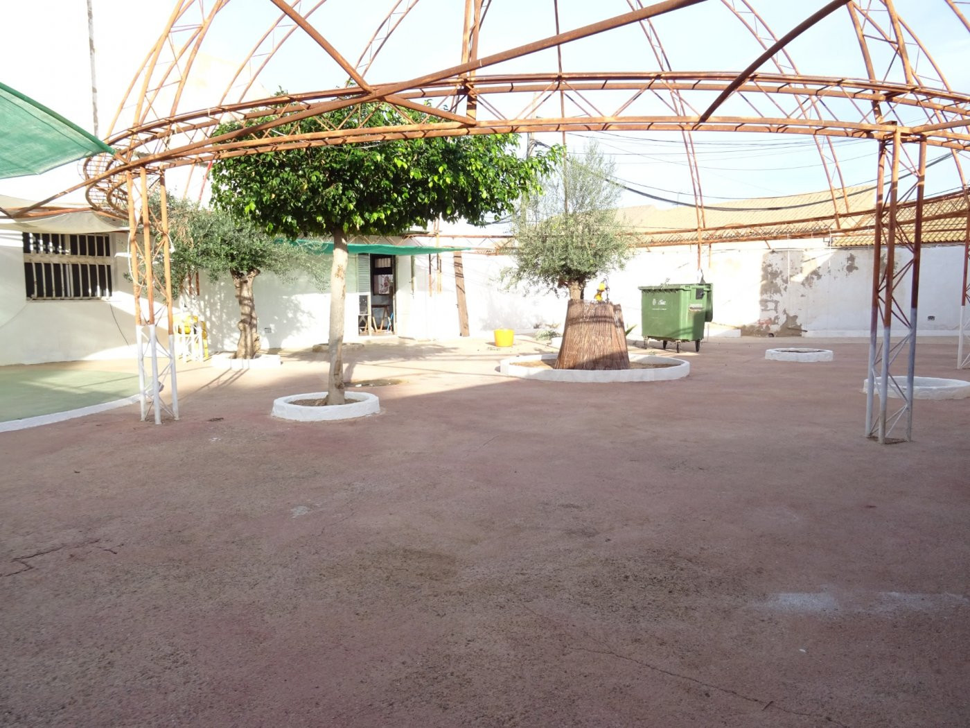 ¡ ALQUILER CON OPCIÓN A COMPRA LOCAL + ESPECTACULAR PATIO en VENTA en La Puebla!