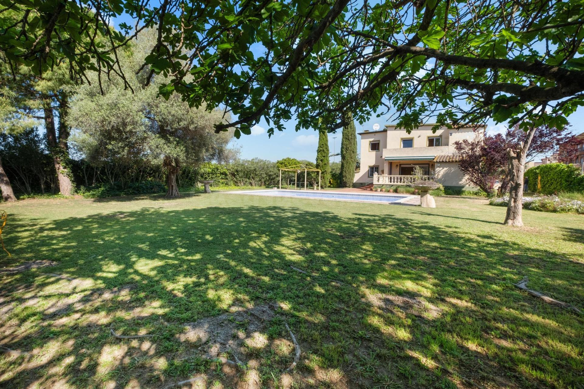 Villa con gran jardín y piscina, a 2,7km de la playa y 100m  - foto 4
