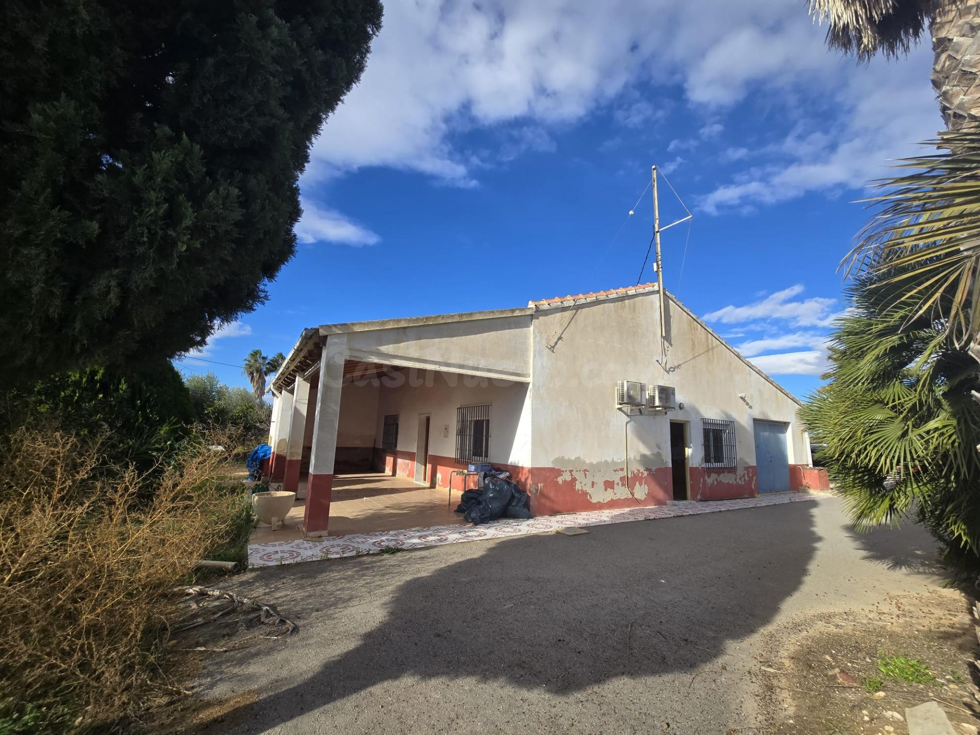 Casa de campo tradicional para reformar situada en la partida de Baya Baja