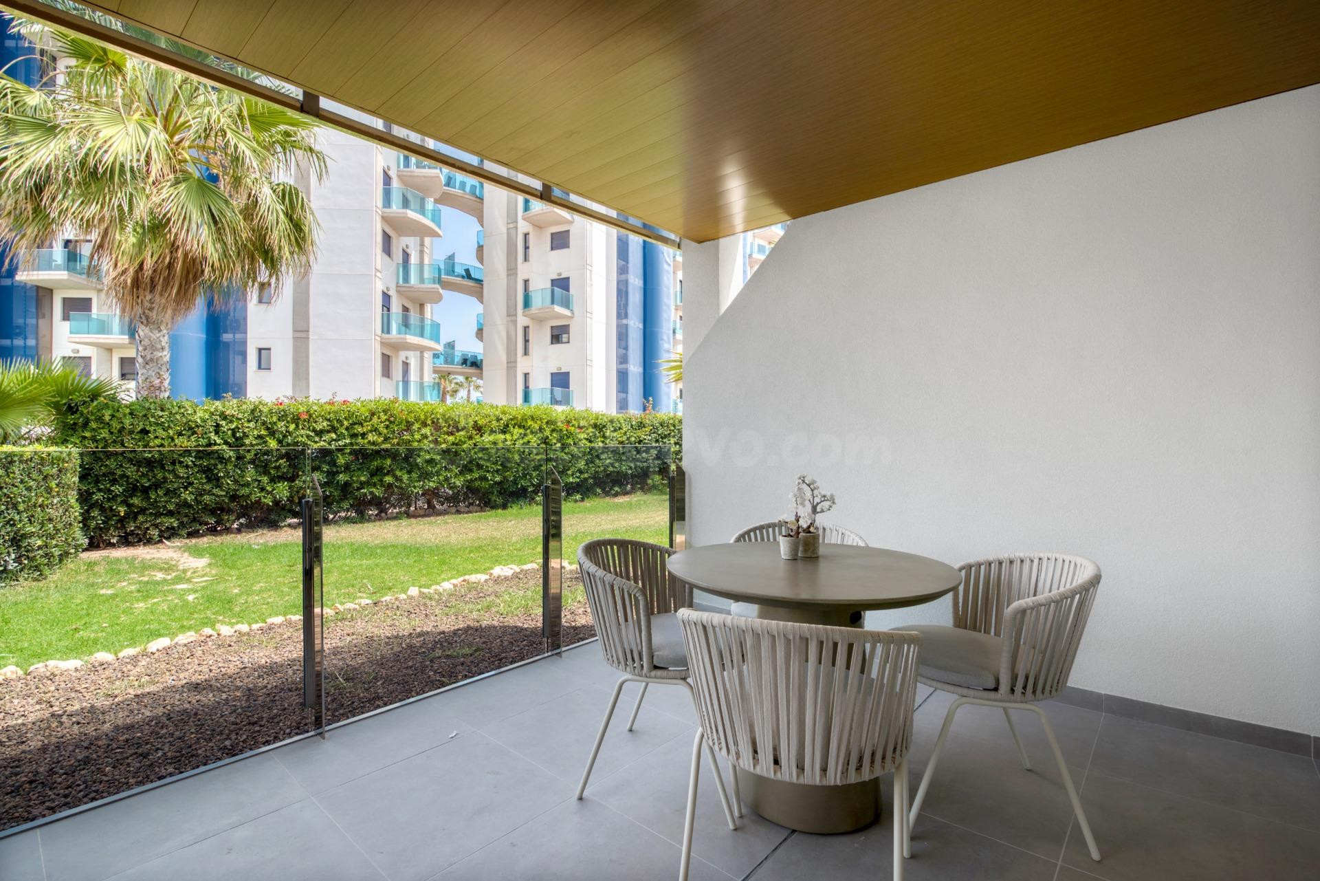 APARTAMENTO CON VISTAS DESPEJADAS Y VISTAS AL MAR DE 2 DORMITORIOS Y 2 BAÑOS EN PUNTA PRIMA