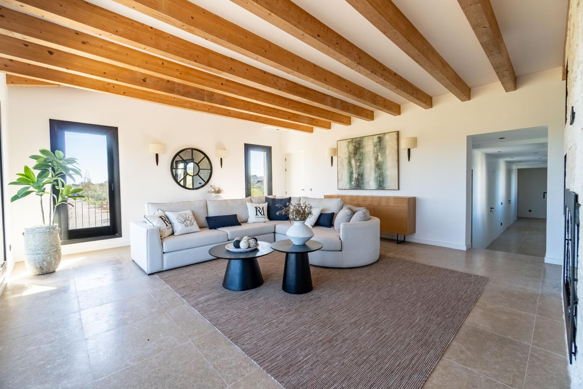 Arquitectura contemporánea en enclave rural con vistas a la Serra de Tramuntana