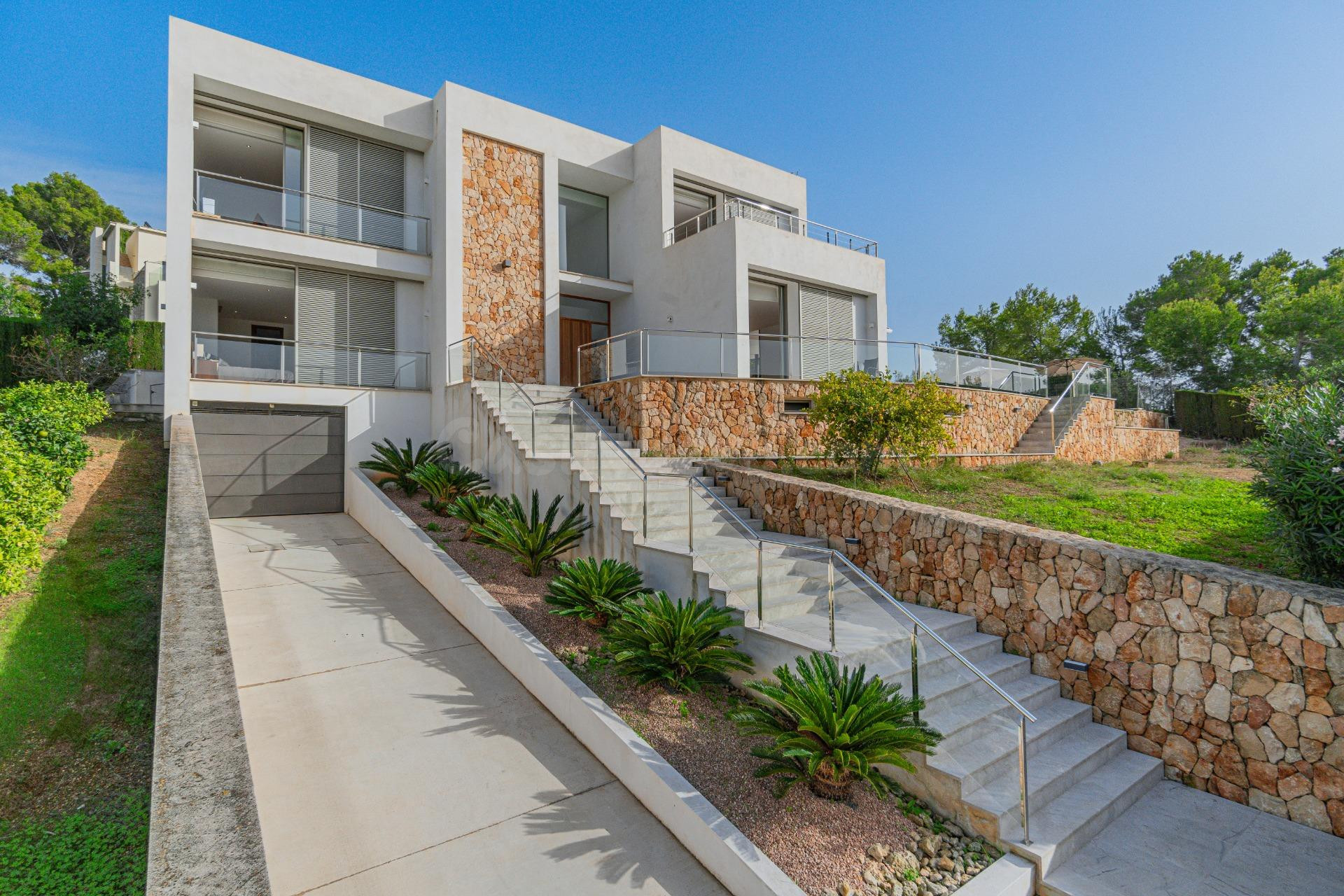 Moderna villa con piscina en Cala Vinyes