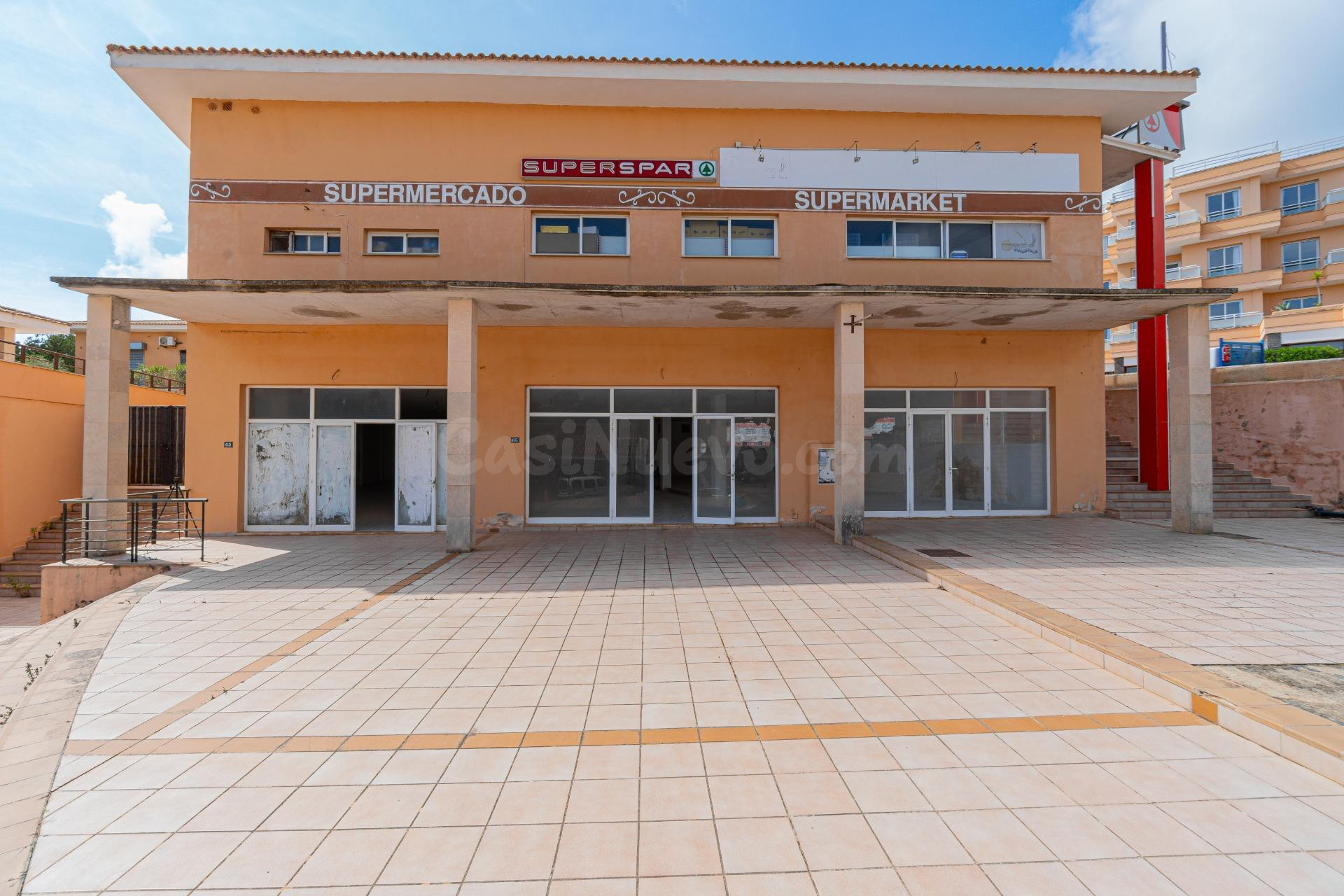 Conjunto de 3 locales comerciales en Cala Mendia
