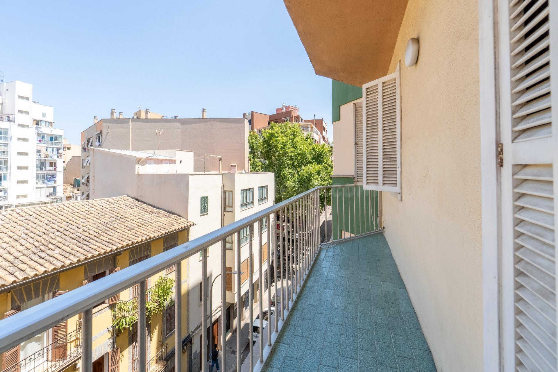 Piso para reformar con ascensor en Pere Garau