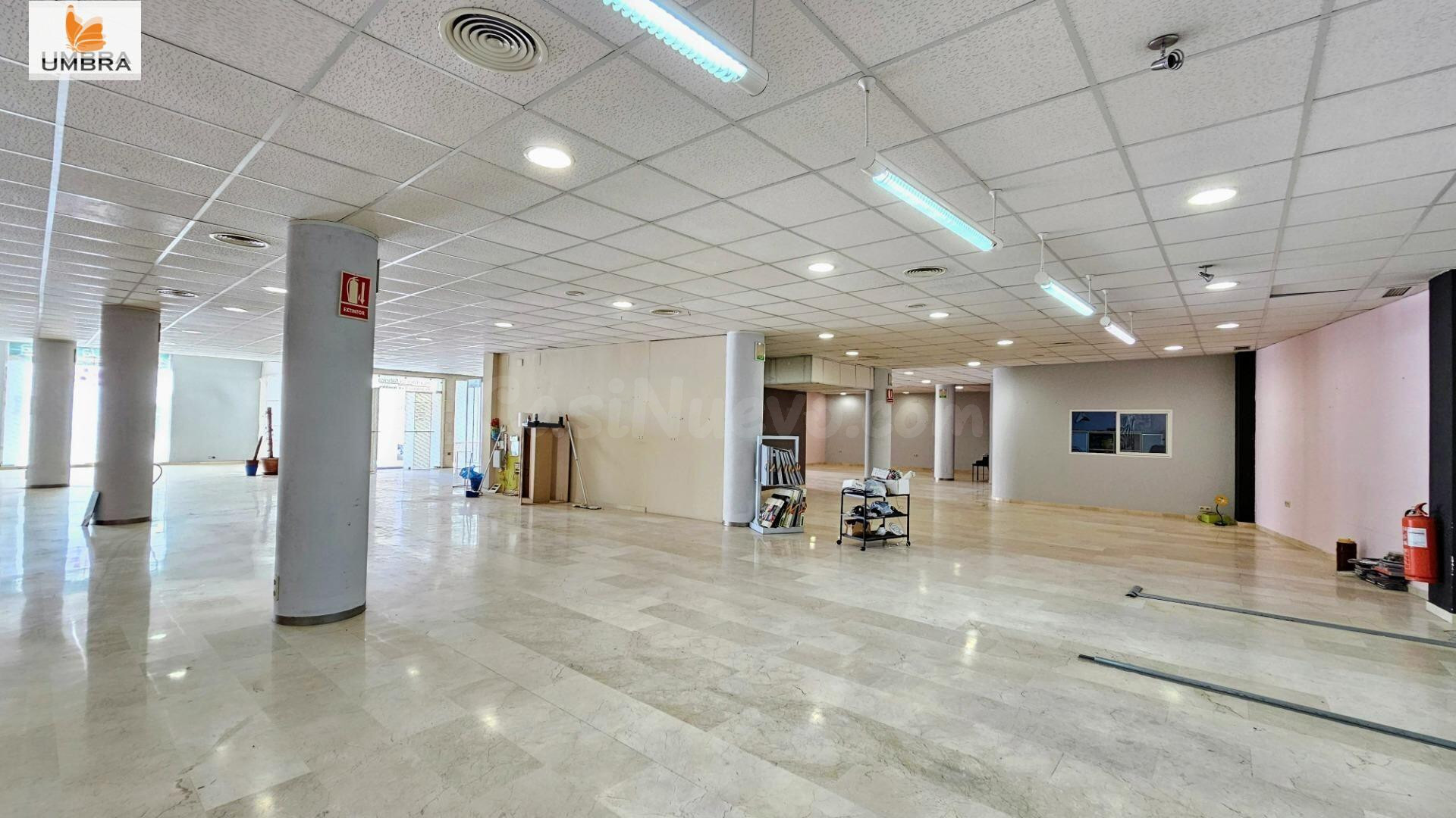 Más de 1.800 m2 en el corazón de Jerez: perfecto para academia, showroom, gimnasio o entidad pública