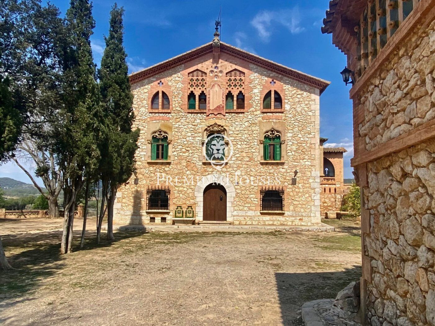 Masía historica con 16 ha de terreno a la venta en Sant Pere de Ribes