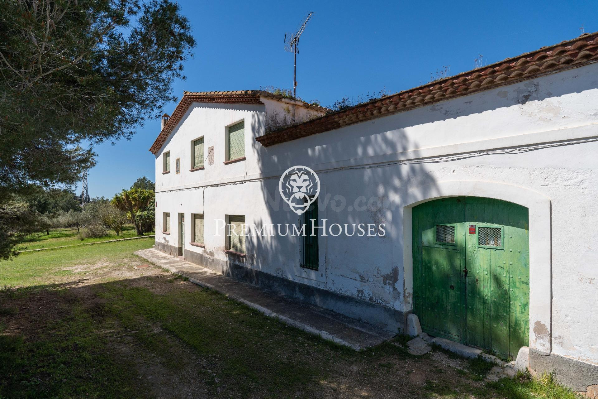 Masia a reformar con gran terreno en Mas d'en Rafael