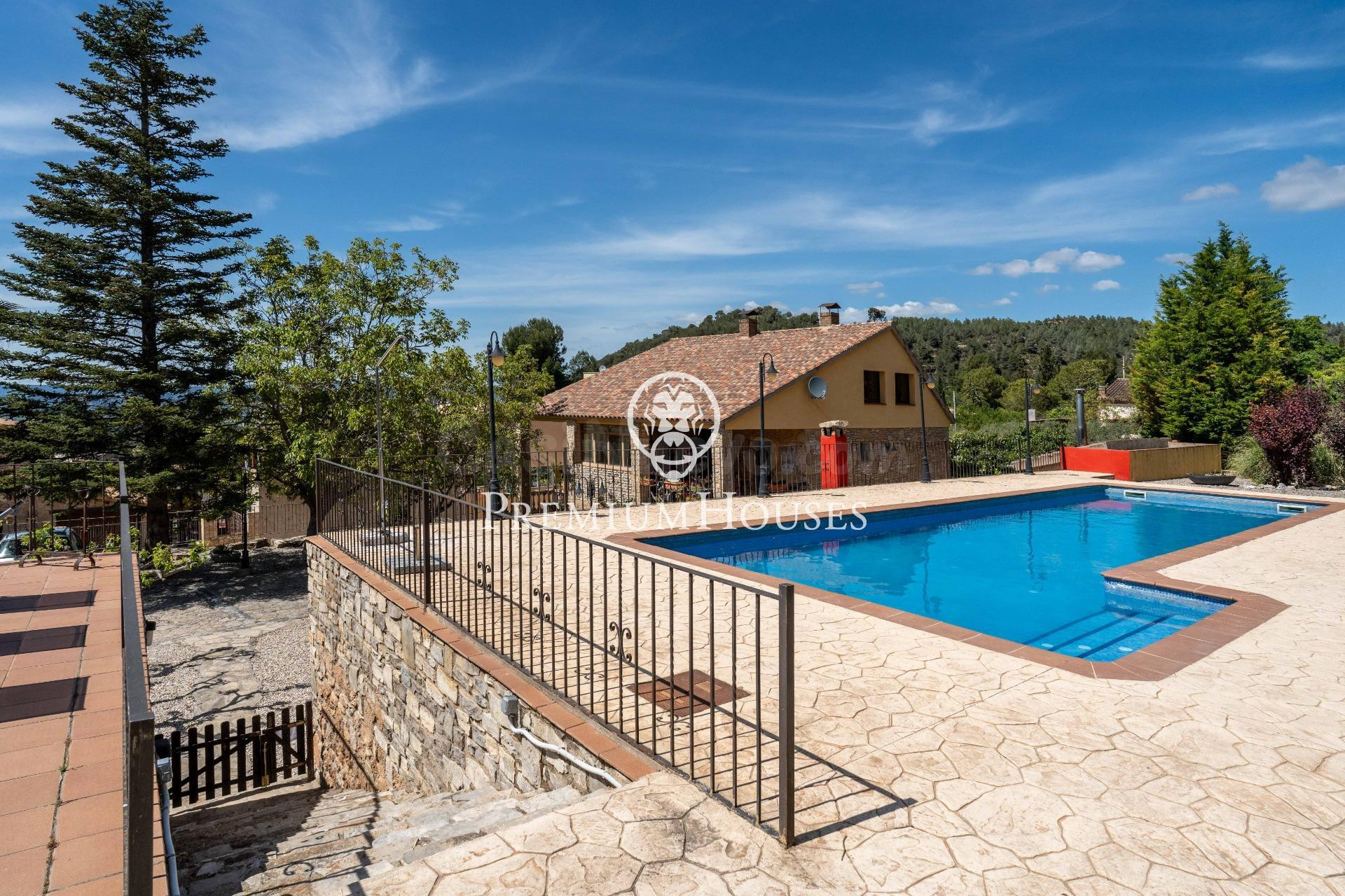 Casa con jardín y piscina en Prenafeta