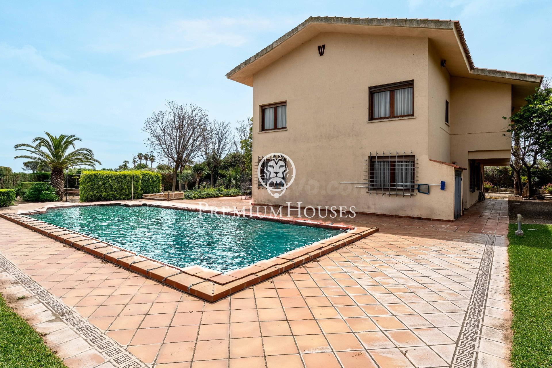 Casa con piscina y gran parcela en Riudoms - foto 3