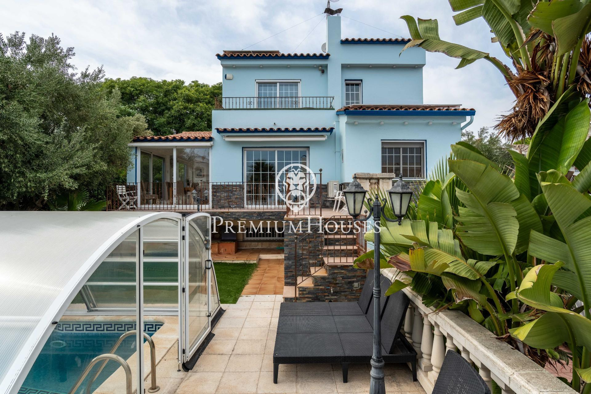 Casa independiente con piscina en Vallpineda