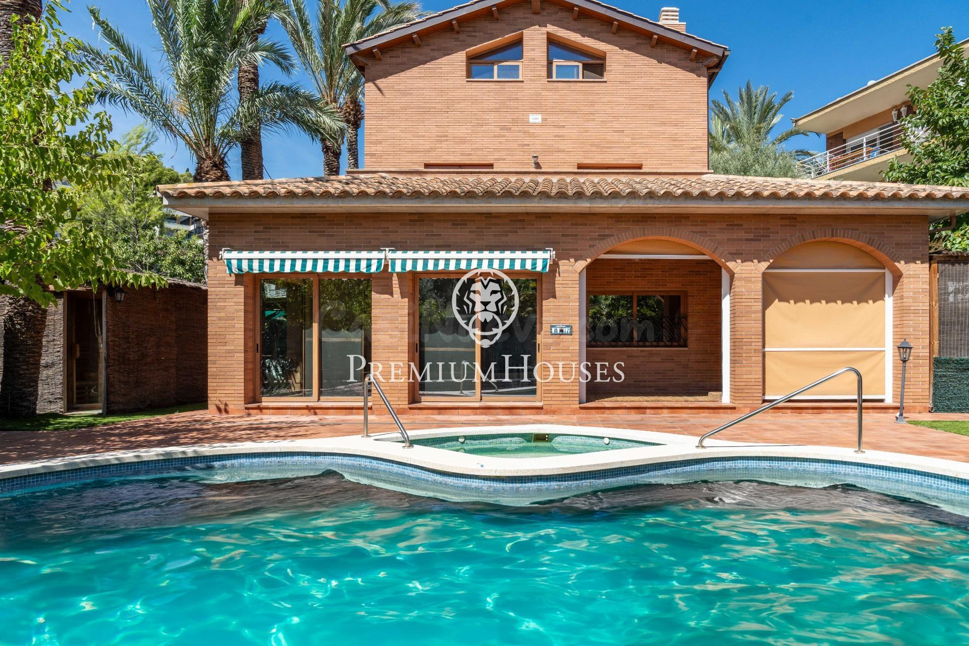 Casa unifamiliar con jardín y piscina en Bellamar