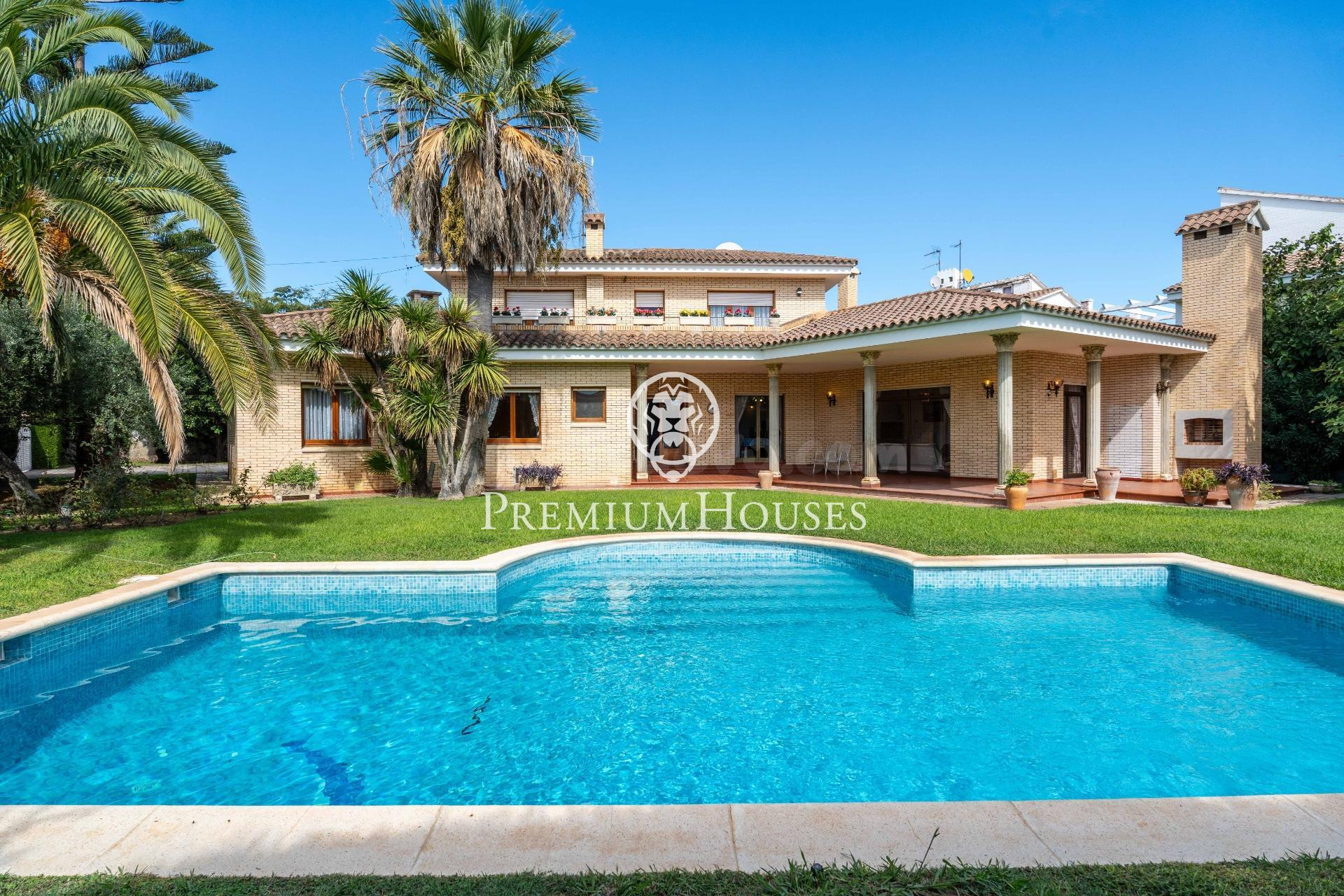 Casa independiente con piscina y jardín en Vilafortuny