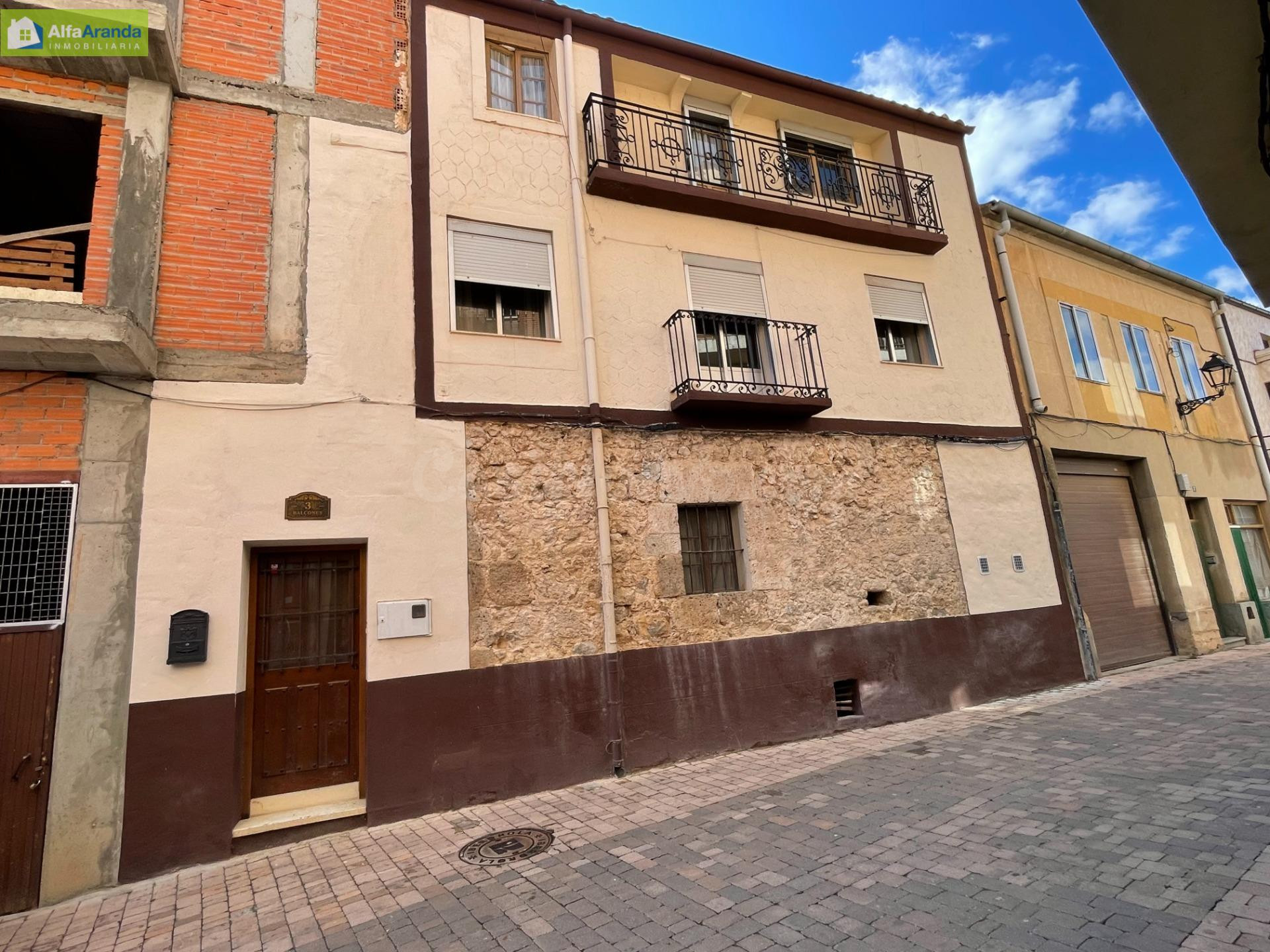 VIVIENDA DE TRES PLANTAS CON BODEGA EN ROA