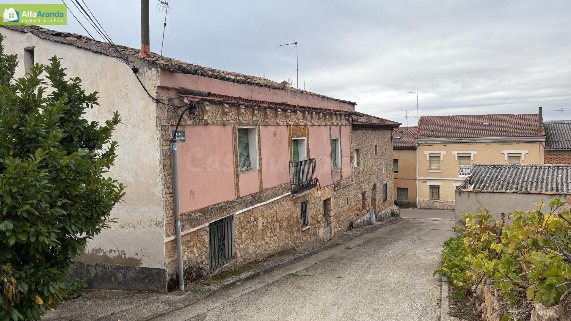 CASA CON TERRENO EN LA AGUILERA