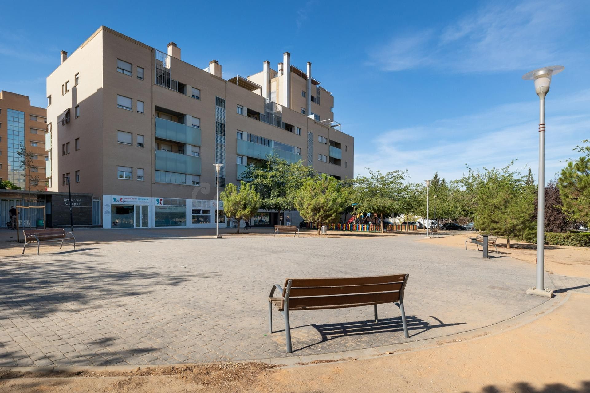 Local comercial en el Campus de la Salud ideal para inversión.