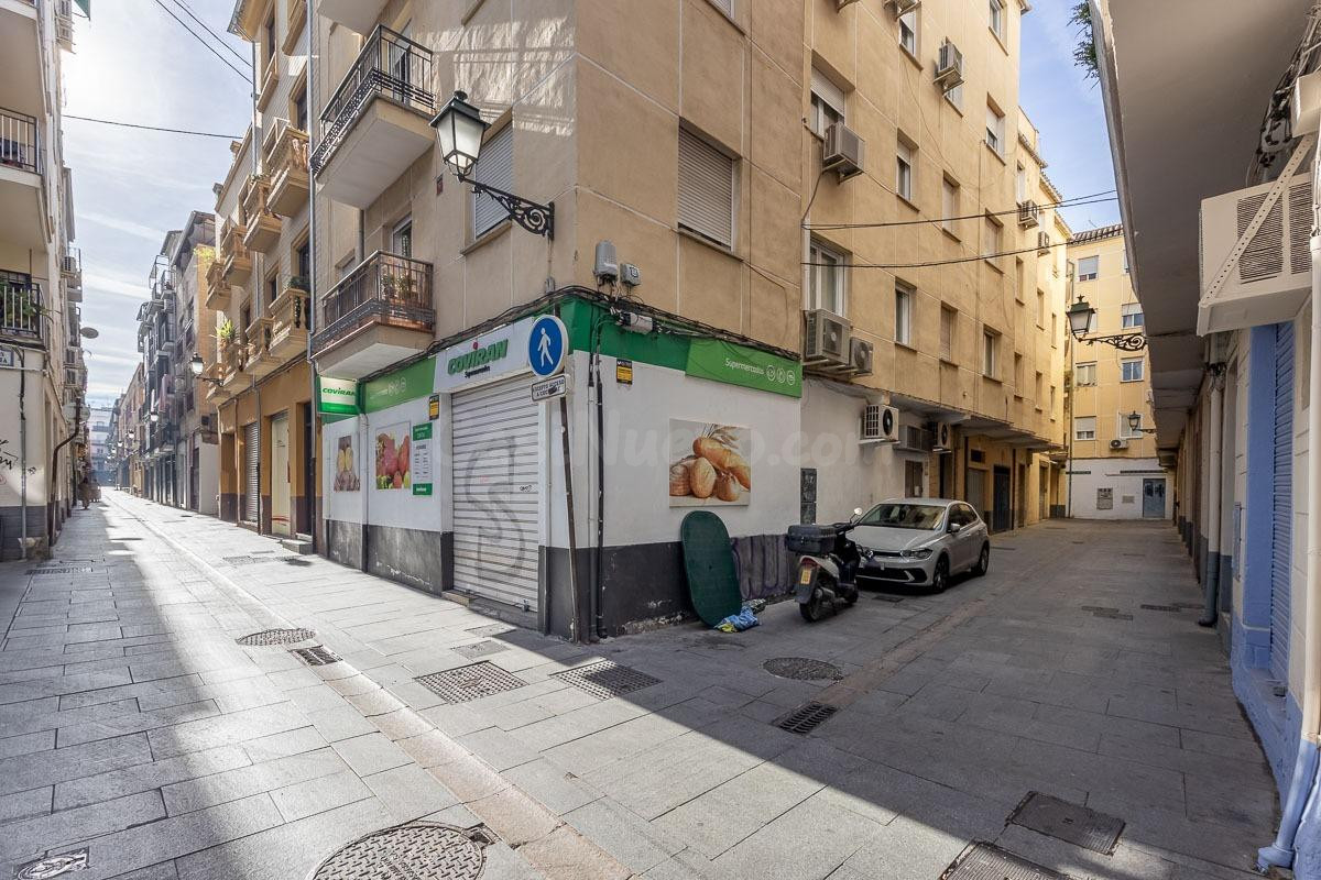Estos dos grandes locales en pleno centro de Granada ofrecen una oportunidad única para tu negocio.