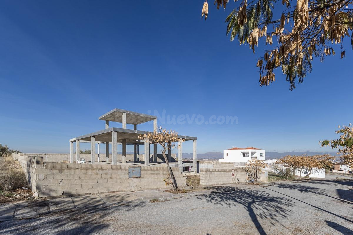 Parcela exclusiva con estructura de Chalet independiente y piscina en Urb. El Montecillo, Las Gabias