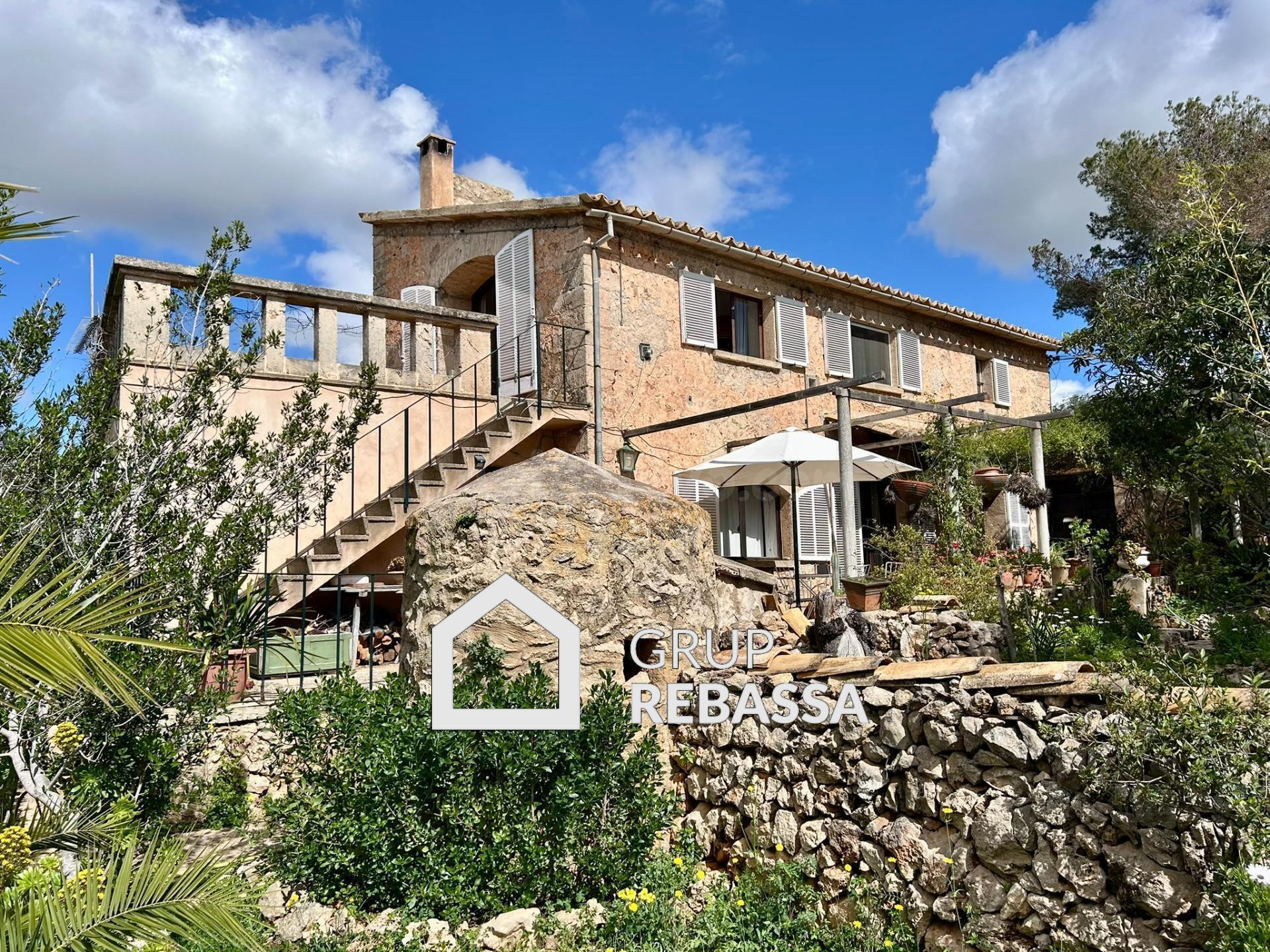 Preciosa vivienda rústica en Marratxí de 4 habitacions y 2 baños. Espectaculares vistas a la bahía.