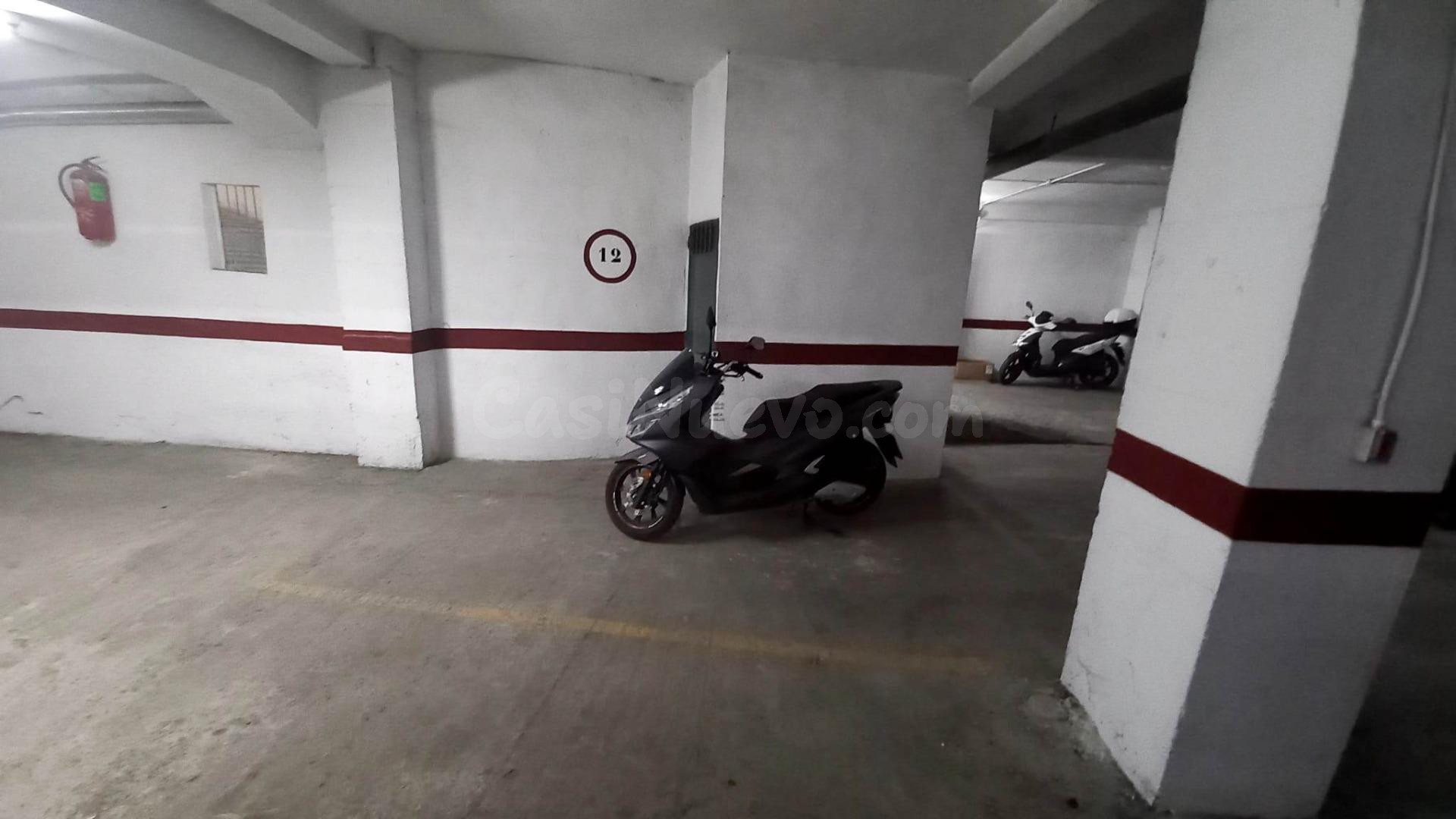 ¡ESTUPENDA PLAZA DE GARAJE CON TRASTERO EN AVENIDA DE ANDALUCIA!