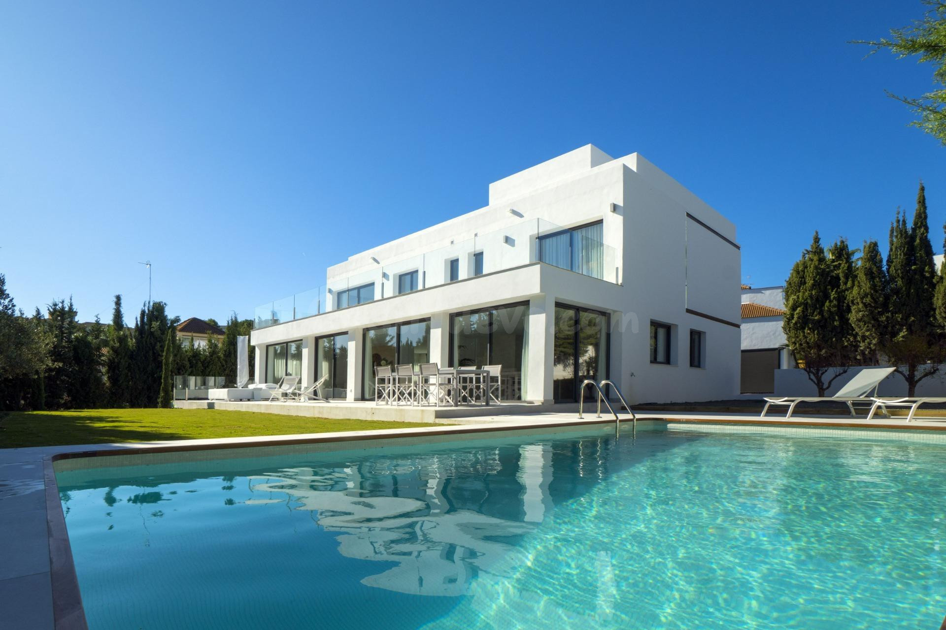 ESPECTULAR VILLA REFORMADA - MARBELLA