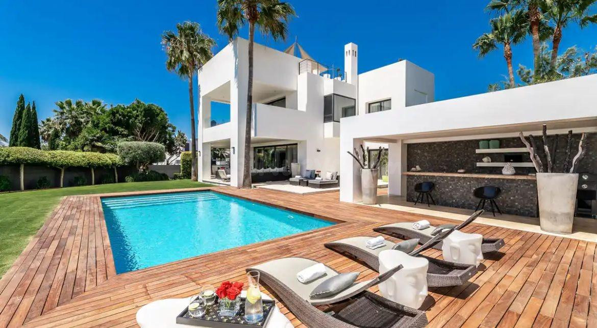 Top Villa moderna de lujo en Altos de Puente Romano