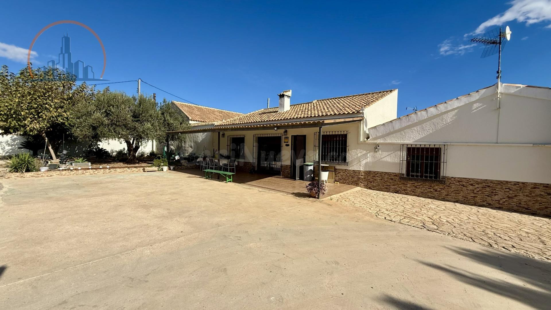 ESPECTACULAR CHALET REFORMADO EN PARCELA DE 2.800 m2 CON PISCINA, FRUTALES Y MUY CERCA DE CARTAGENA