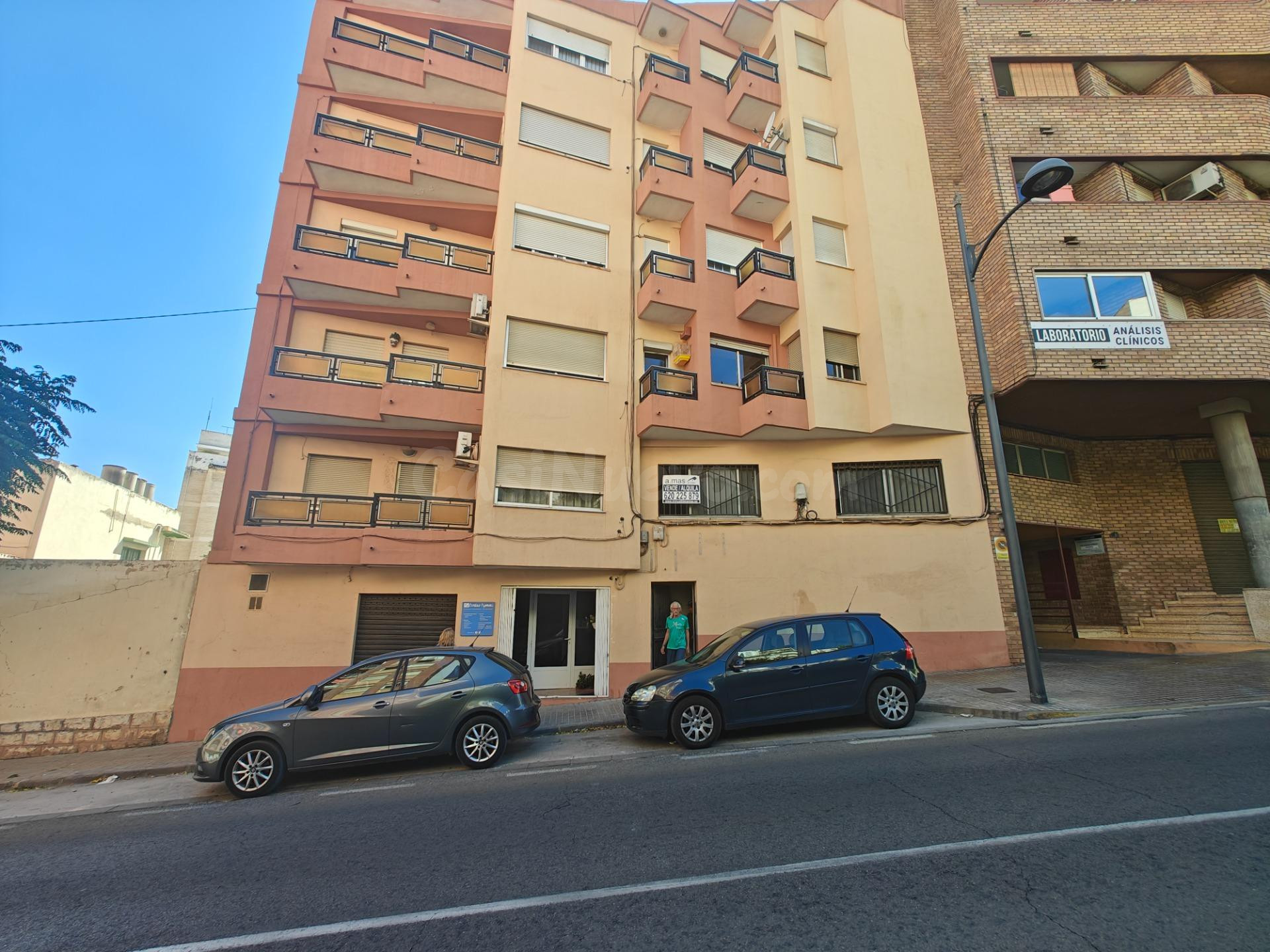 Amplio local comercial en Buñol