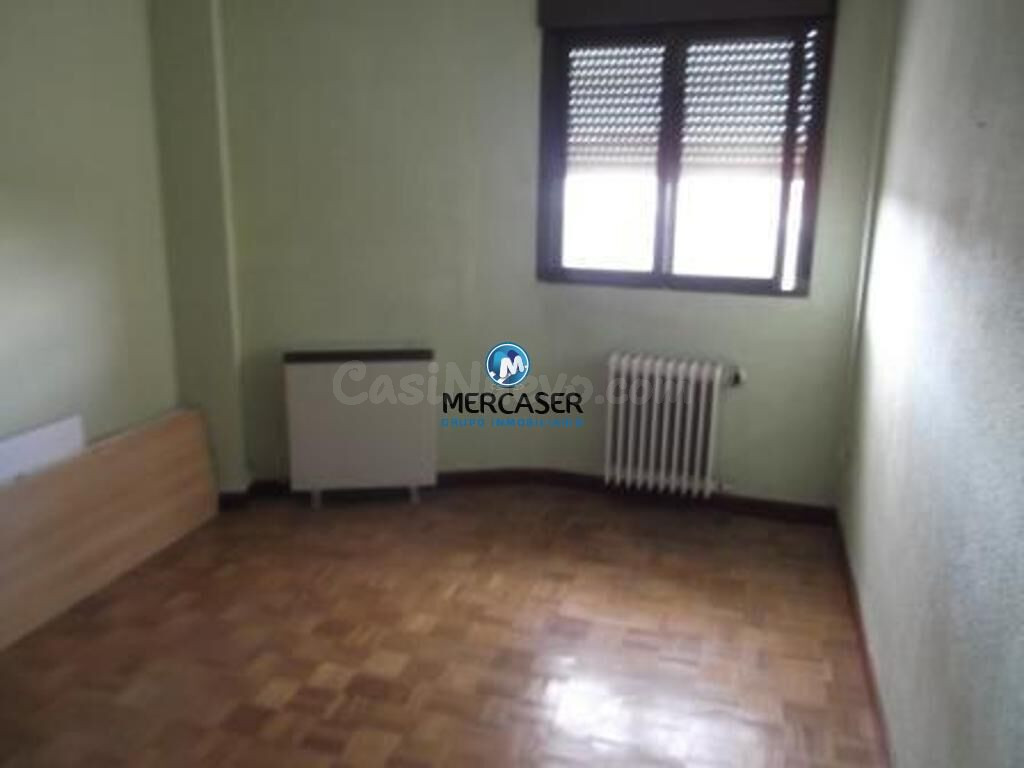 Conjunto de dos pisos en venta en c. abogados de atocha, 1,  - foto 3