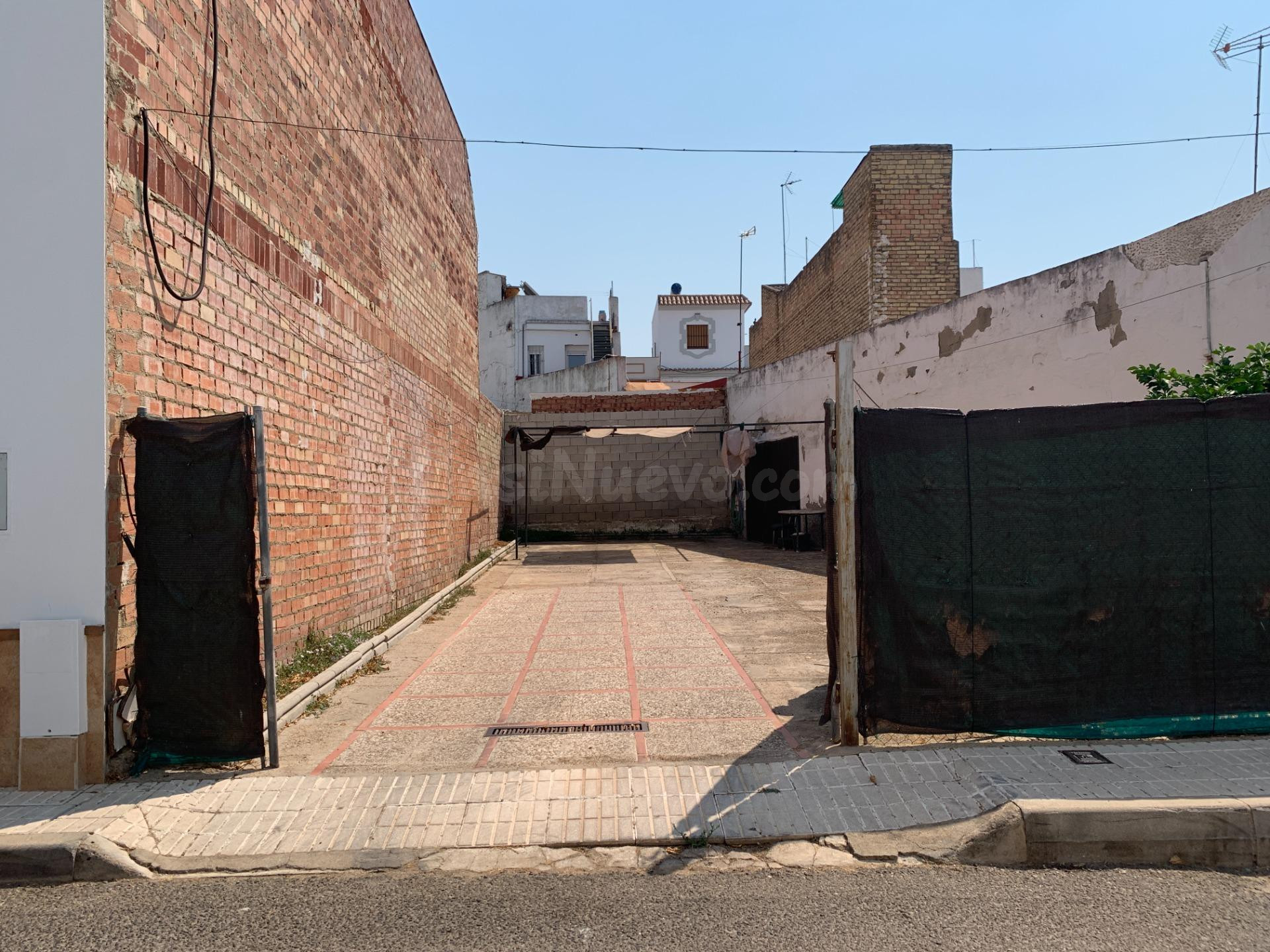 MAGNIFICO SOLAR EN CANTILLANA (SEVILLA)