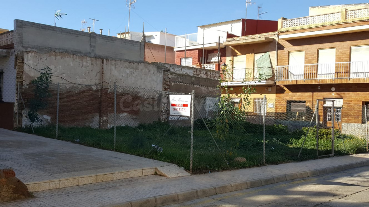 Terreno urbanizable cerca del club nautico de los nietos