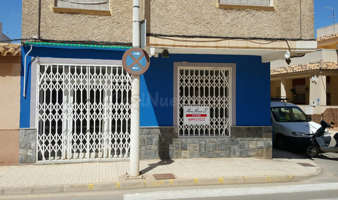 Inmueble en planta baja de piso muy céntrico, en el pueblo de Los Nietos el cual esta situado en la zona sur del Mar Menor y con mirada al norte lo cual le hace que tenga mas horas de sol en la playa