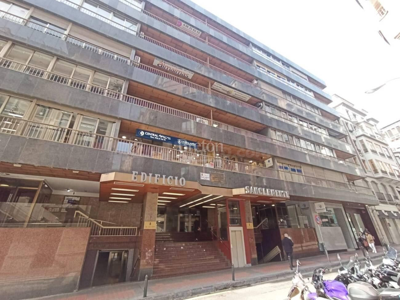 Local comercial junto a Paseo de la Independencia.