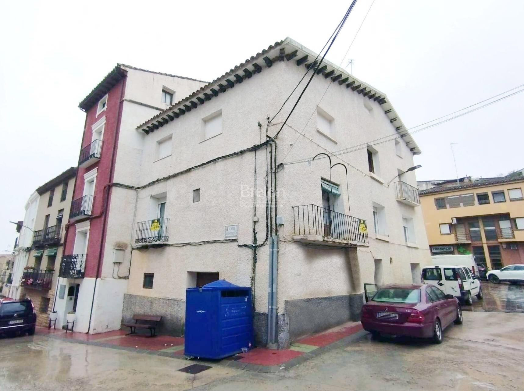Interesante casa en el centro de Aguarón.