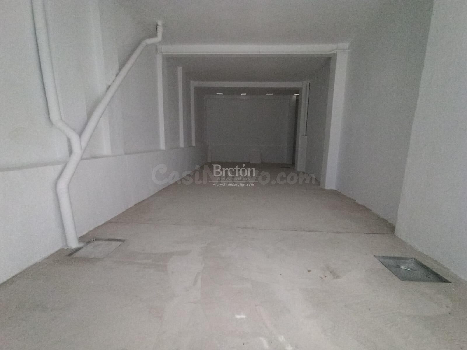 Estupendo local totalmente saneado y reformado en Barrio del AVE.