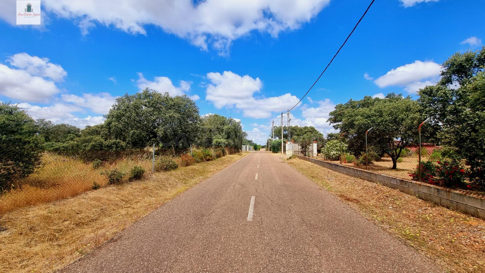Terreno de 5000 m2 en urbanización Tres Arroyos, Badajoz