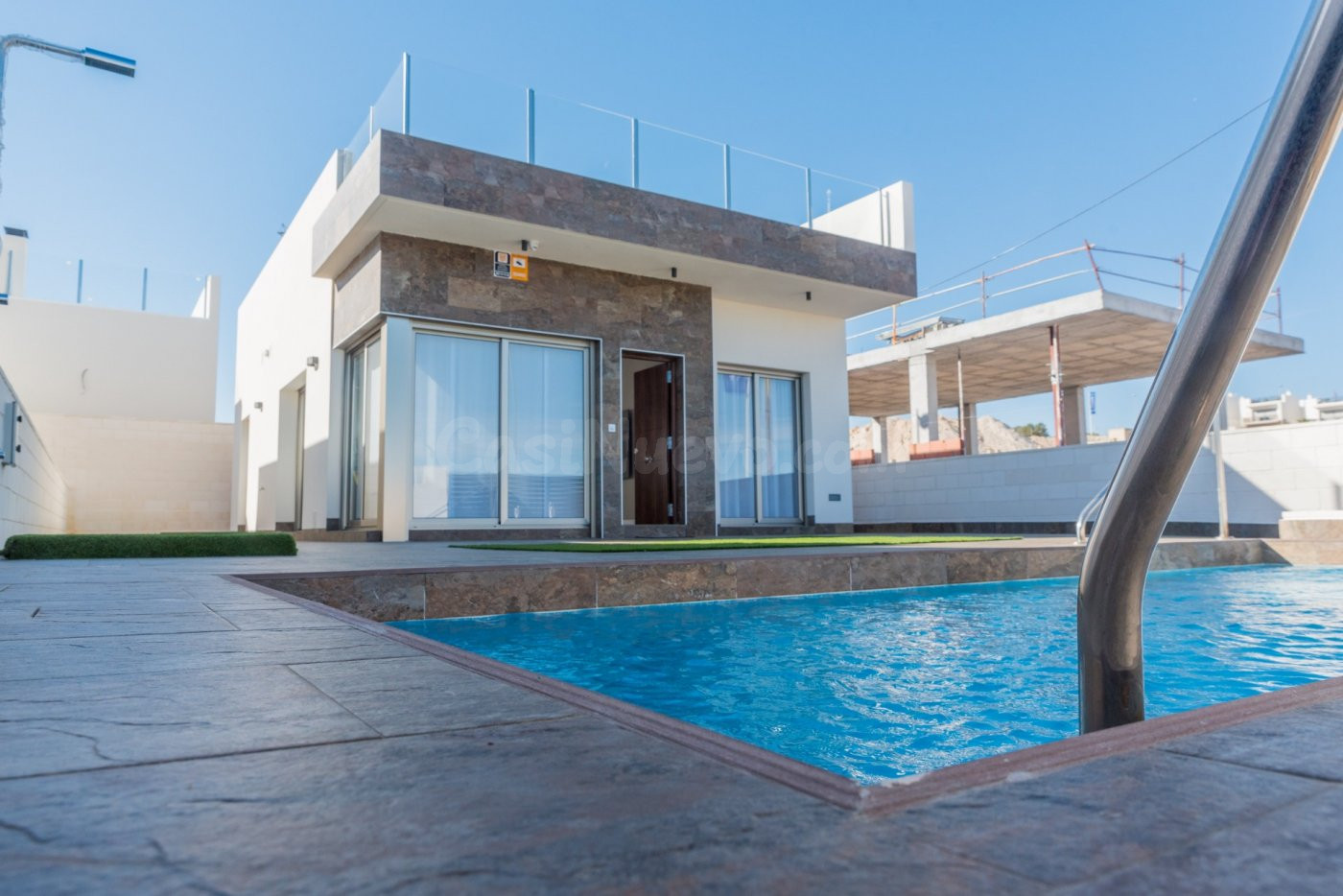 Villas de 3 dormitorios, solárium y piscina privada, zona Orihuela Costa