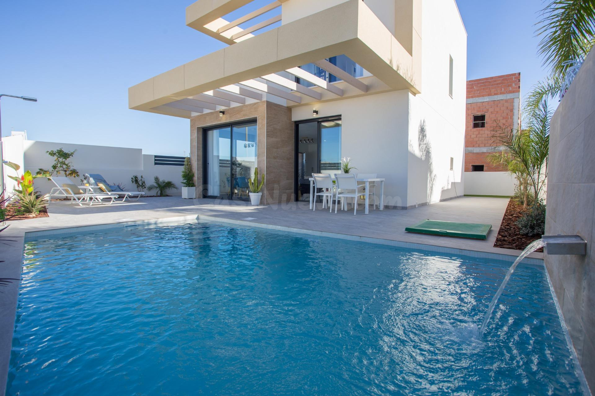 Villas independientes de 3 dormitorios con piscina, zona Los Montesinos