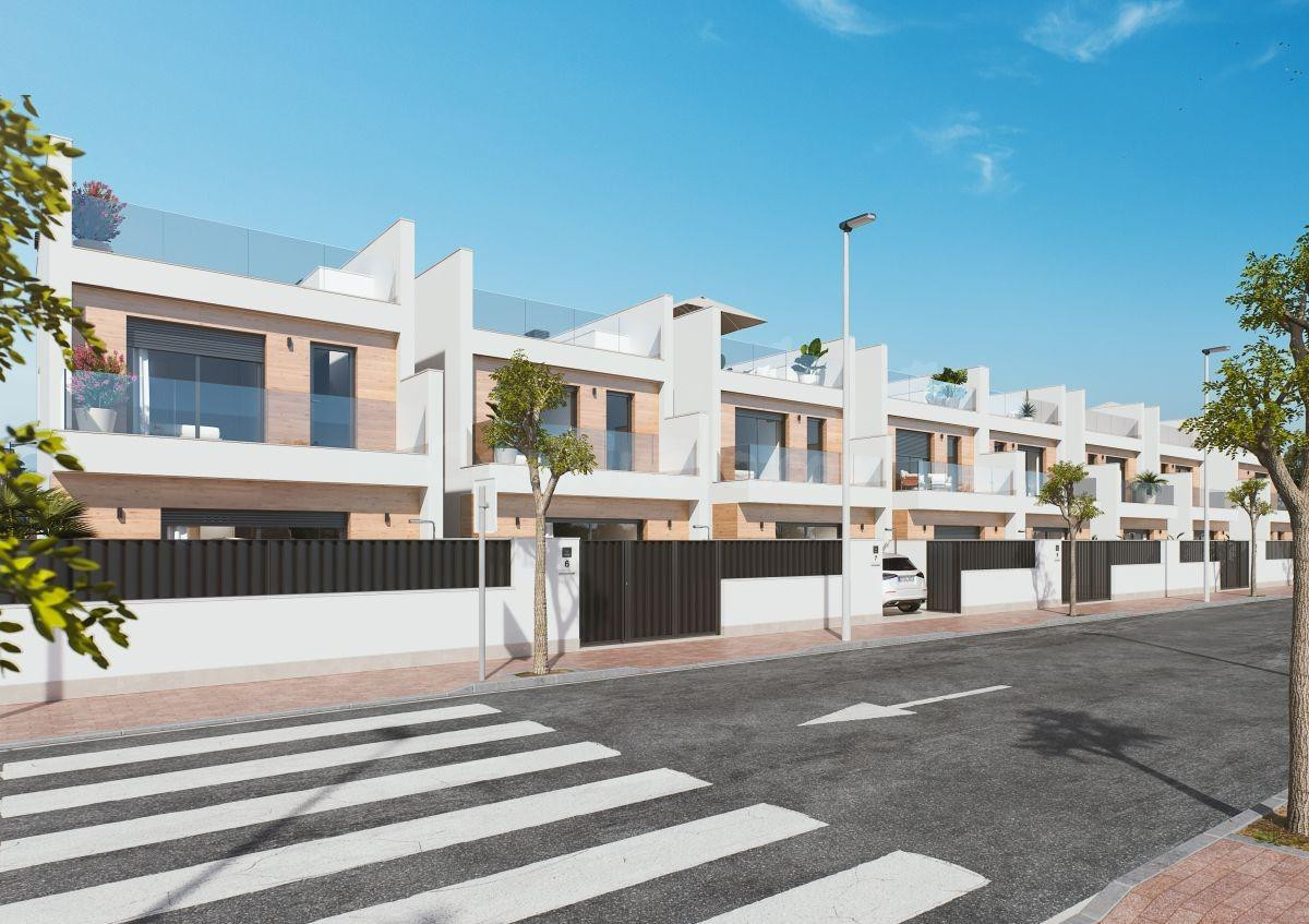 Adosados de 3 dormitorios, 2 baños con piscina privada y solarium en zona de San Pedro del Piñatar