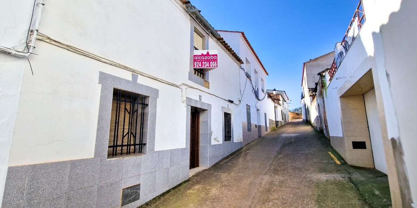 Casa con terreno en Salvatierra de los Barros-Badajoz