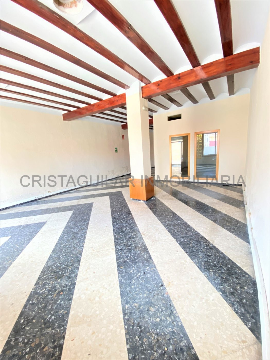 CASA EN CASINOS - ADAPTADA A LOCAL COMERCIAL - OFICINA