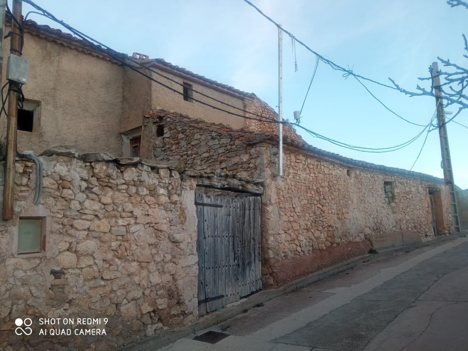 SE VENDE CASA DE PUEBLO PARA REFORMAR EN BAÑÓN
