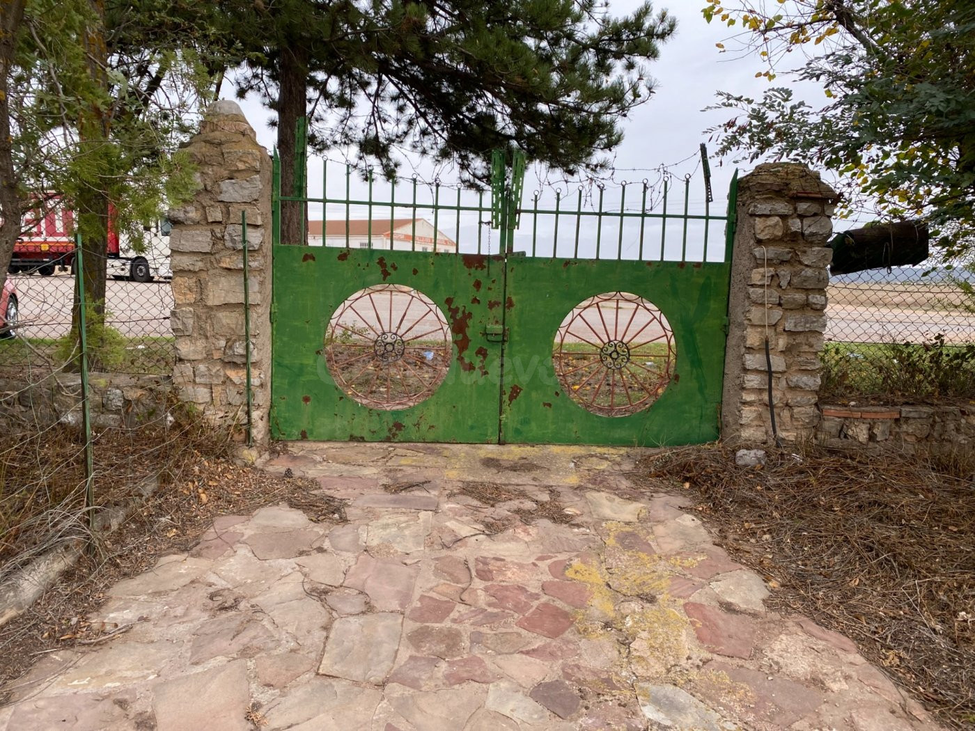 EN VENTA CASA CON TERRENO EN MONREAL DEL CAMPO (TERUEL)