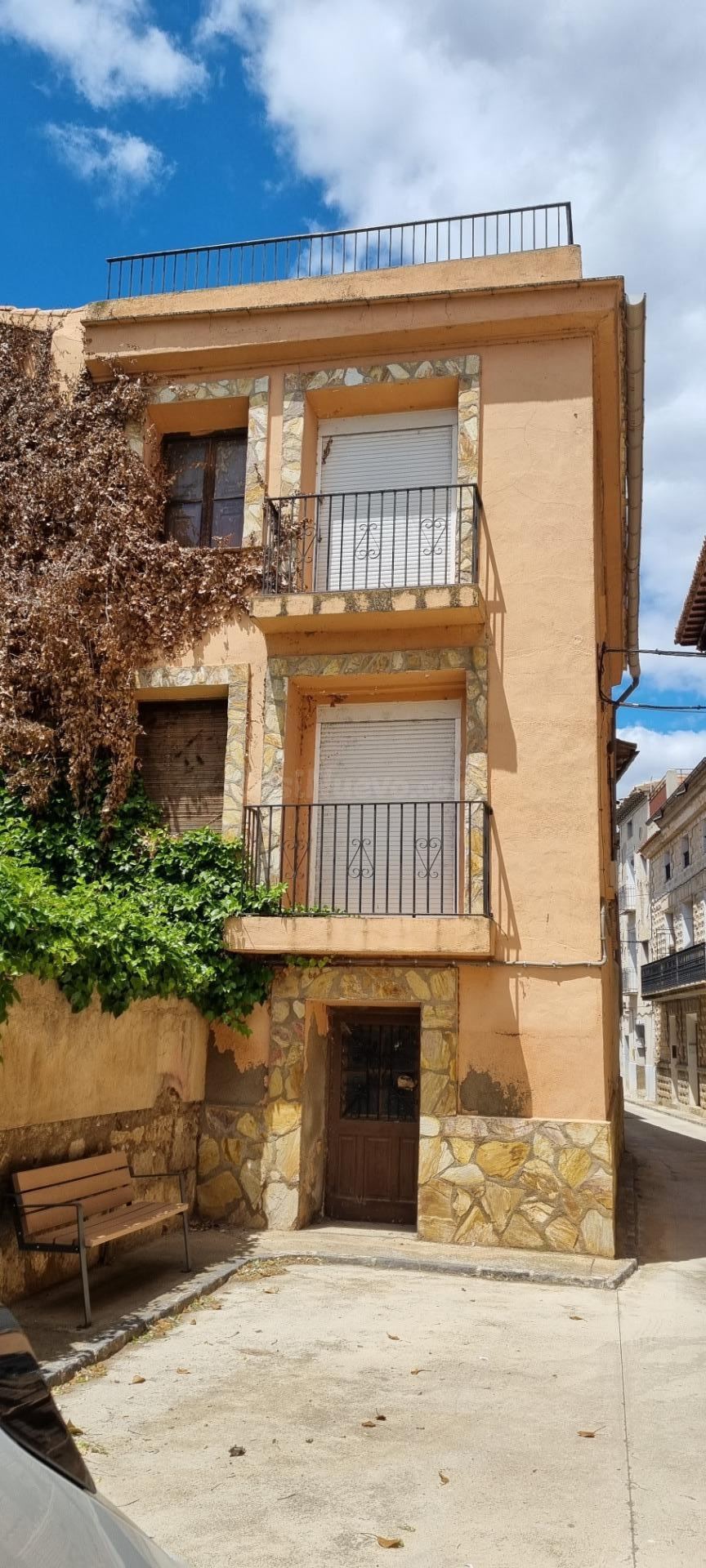 CASA EN VENTA EN BURBÁGUENA