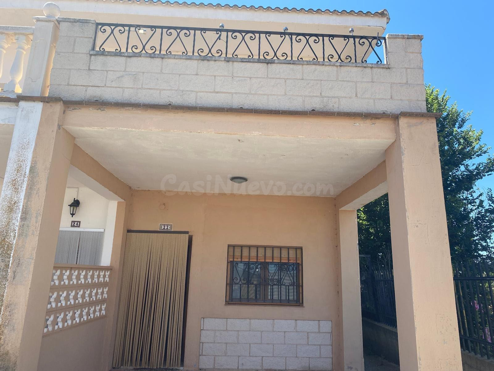 SE VENDE VIVIENDA CON TERRENO EN TORNOS (TERUEL)