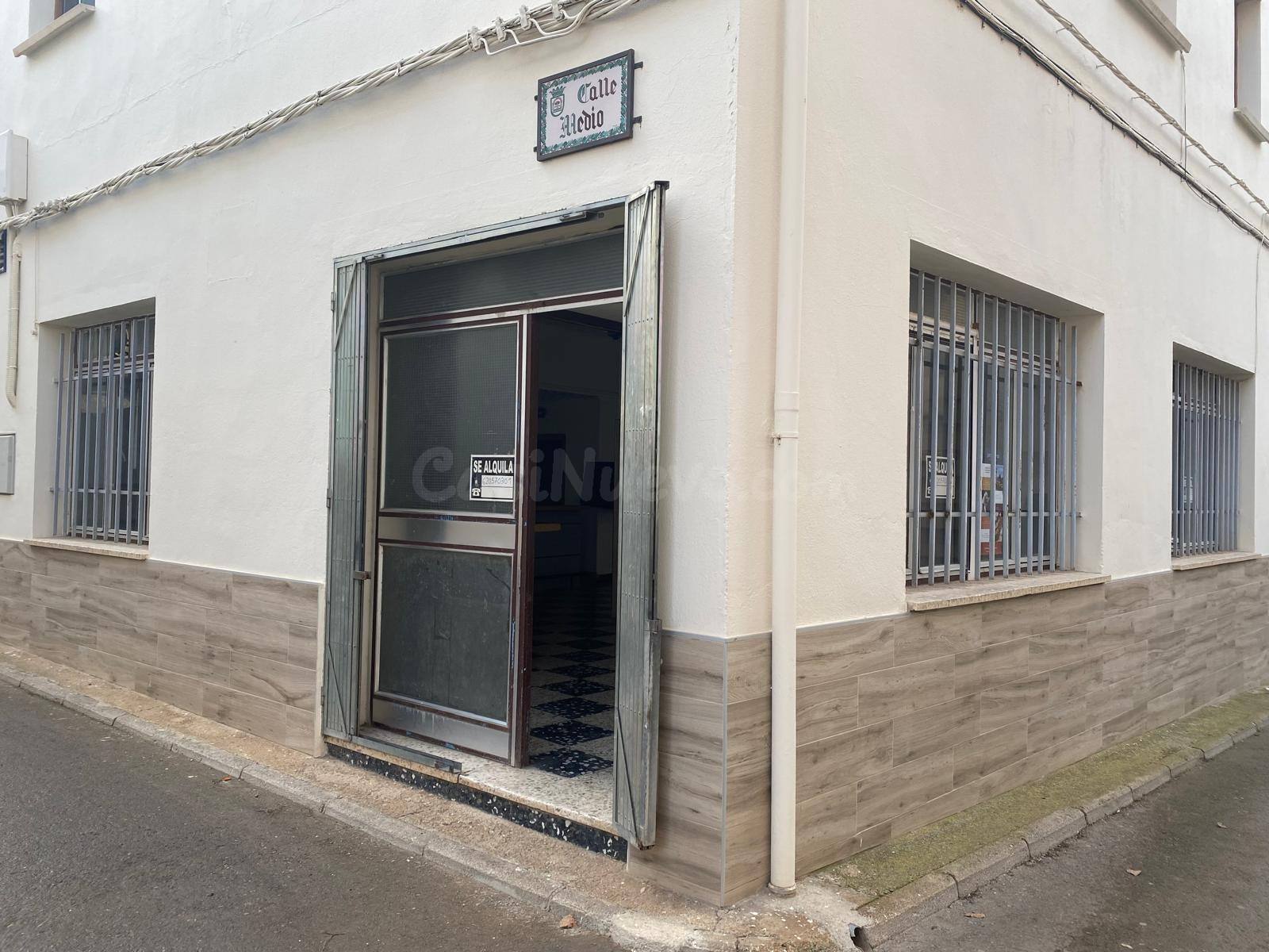BAR EN FUENTES CLARAS EN ALQUILER