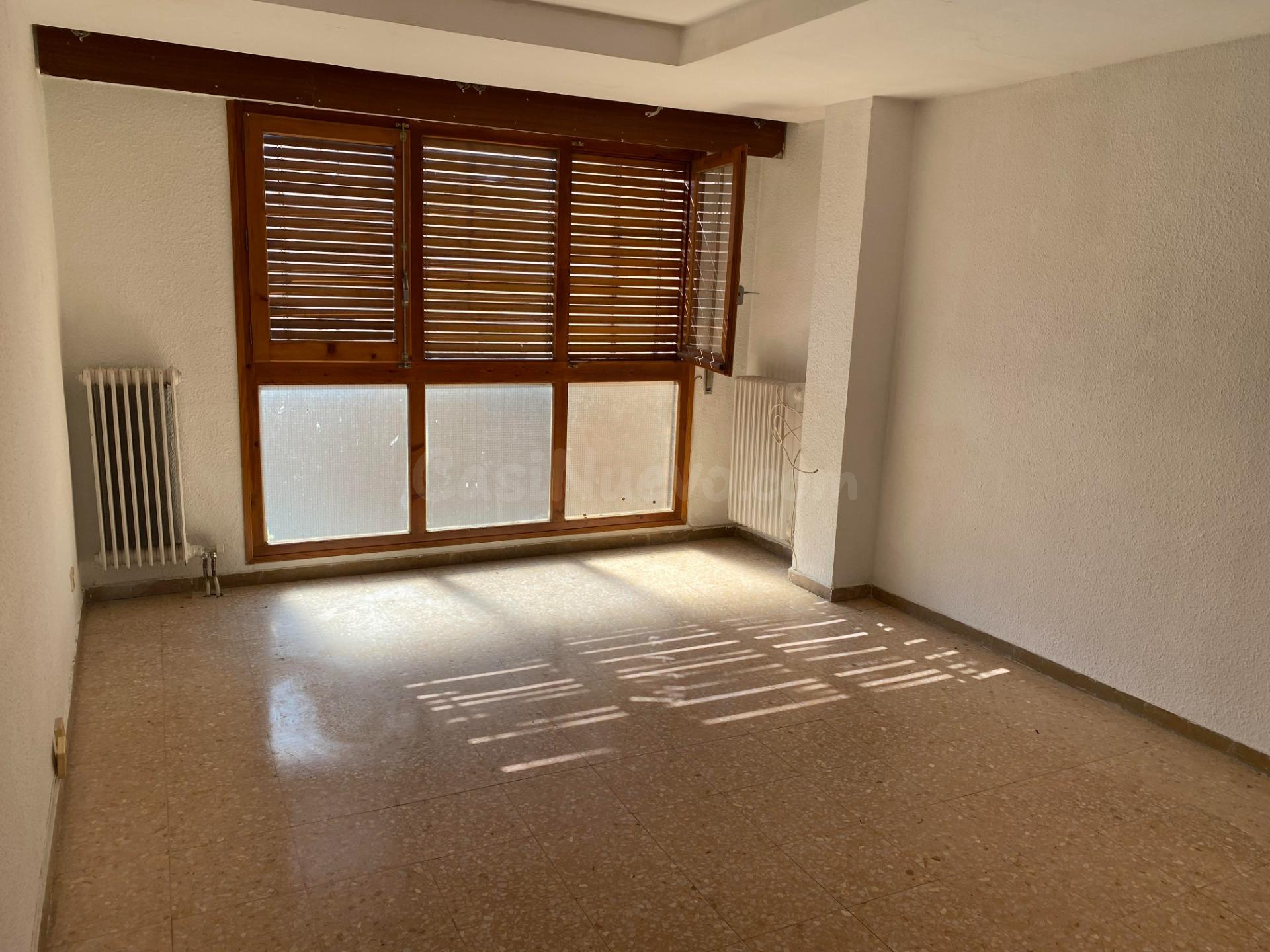 SE VENDE PISO CÉNTRICO EN CALAMOCHA